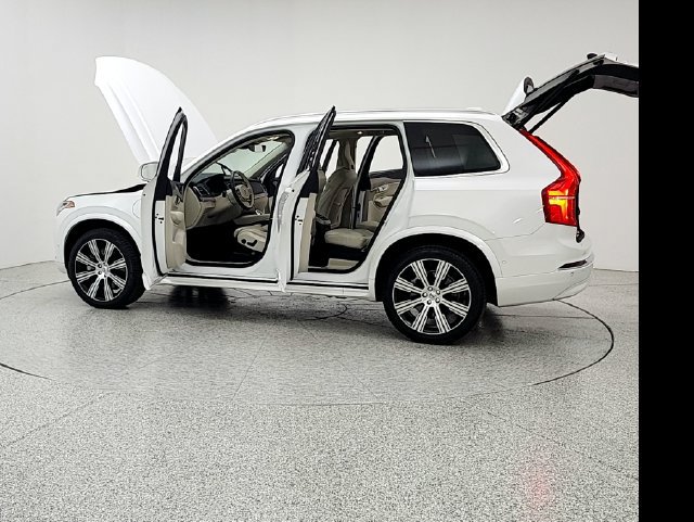 Certified 2025 Volvo XC90 T8 Ultra w/ Protection Package AWD/4WD image 12