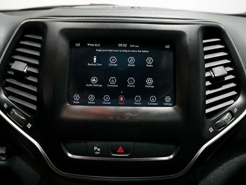 Used 2019 Jeep Cherokee Latitude Plus AWD/4WD image 13