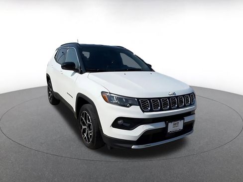Used 2025 Jeep Compass Limited AWD/4WD image 3