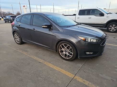 Used 2015 Ford Focus SE w/ Equipment Group 201A image 4
