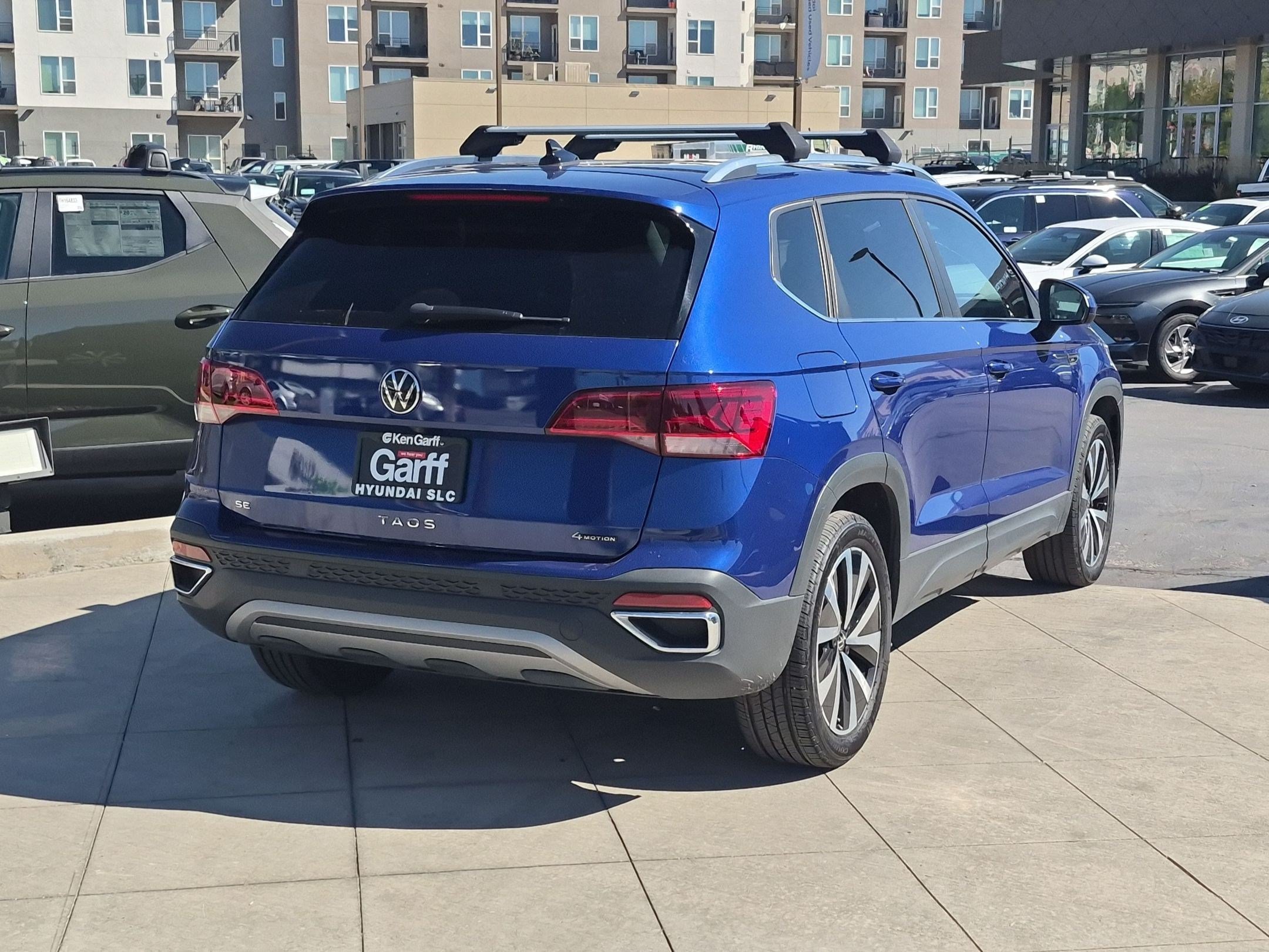 Used 2022 Volkswagen Taos SE FWD image 3