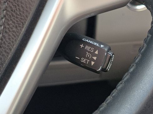 Used 2016 Toyota Highlander XLE image 31