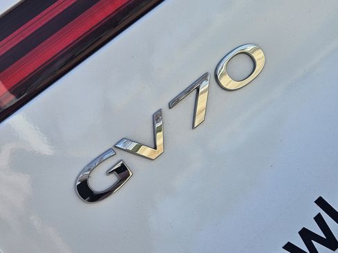 Used 2025 Genesis GV70 2.5T w/ Select Package image 9