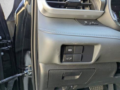 Used 2021 Toyota Highlander XLE image 11