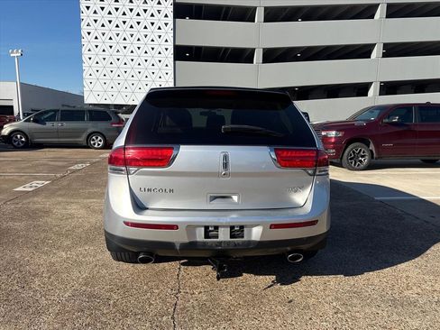 Used 2012 Lincoln MKX FWD image 4