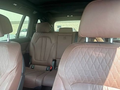 Used 2022 BMW X7 M50i AWD/4WD image 29