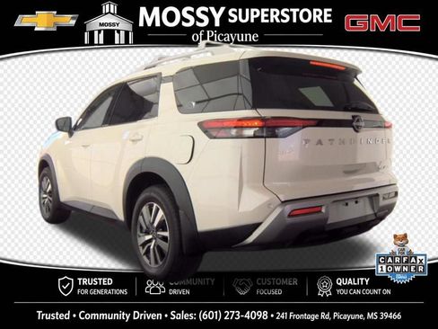 Used 2024 Nissan Pathfinder SL AWD/4WD image 8