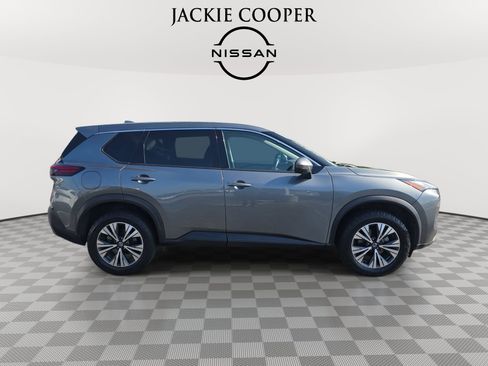 Used 2021 Nissan Rogue SV FWD image 4