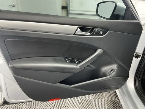Used 2014 Volkswagen Passat Wolfsburg Edition image 11