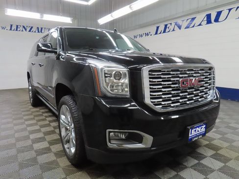 Used 2020 GMC Yukon XL Denali w/ Denali Ultimate Package image 3
