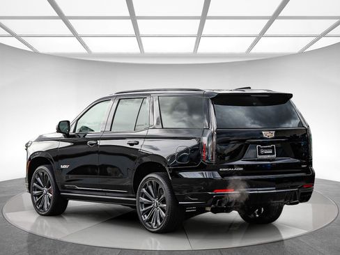 Used 2025 Cadillac Escalade V image 2