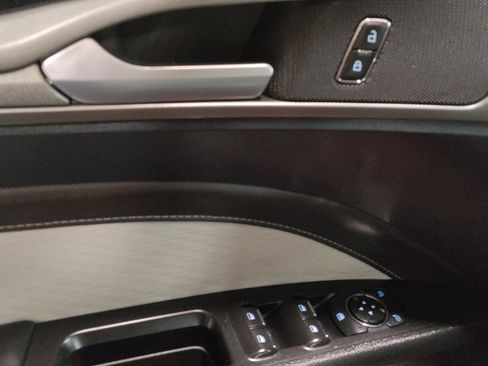 Used 2020 Ford Fusion SE w/ Equipment Group 151A image 27