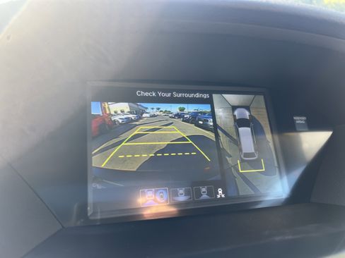 Used 2017 Acura MDX SH-AWD image 25