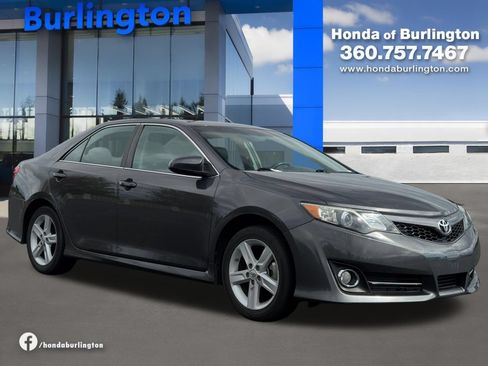 Used 2012 Toyota Camry SE FWD image 8