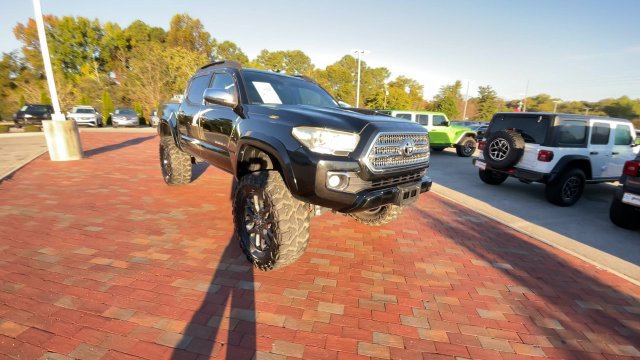 Used 2023 Toyota Tacoma TRD Sport w/ Advanced Technology Package AWD/4WD image 3