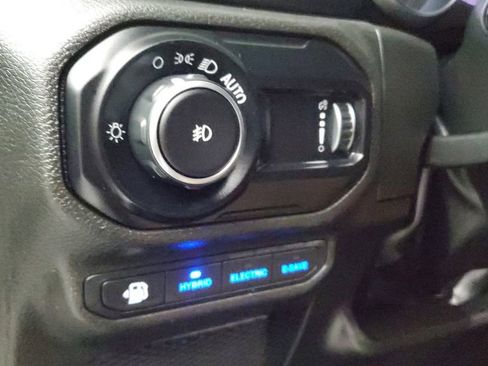 Used 2023 Jeep Wrangler Unlimited Sahara AWD/4WD image 22