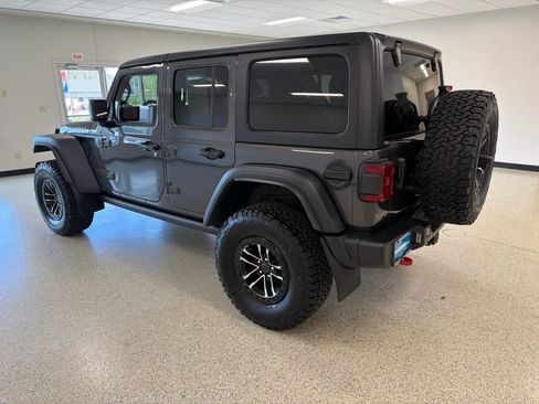 Used 2024 Jeep Wrangler Unlimited Rubicon w/ XTREMEE 35" Tire Package image 7