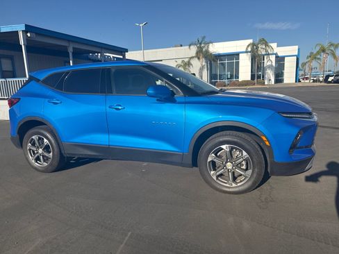 Used 2025 Chevrolet Blazer LT FWD image 1