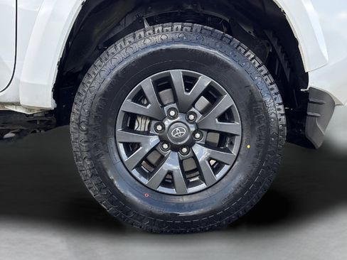 Used 2023 Toyota Tacoma SR5 w/ Black Out Package (TMS) image 10