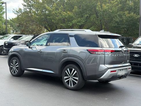 Used 2023 Nissan Pathfinder Platinum AWD/4WD image 3