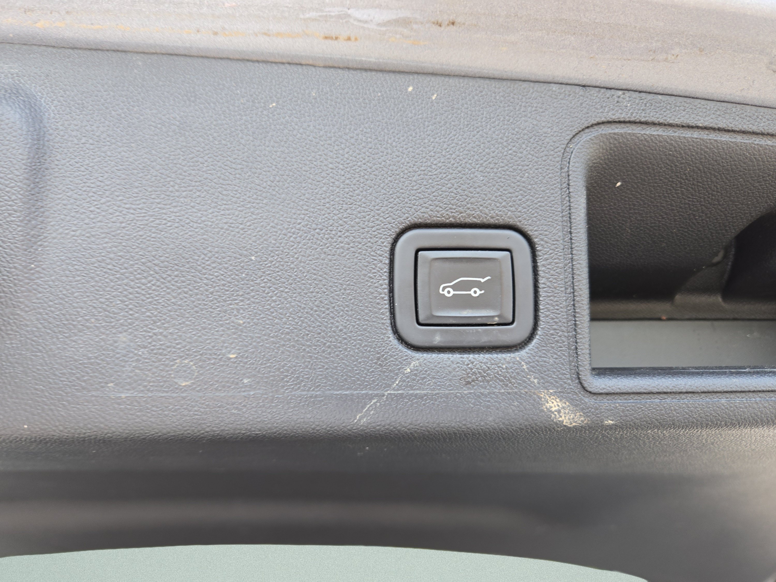 Used 2024 GMC Terrain SLT AWD/4WD image 11