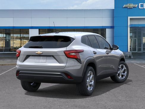 New 2026 Chevrolet Trax LS w/ LS Convenience Package FWD image 4