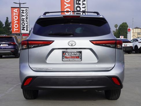 Used 2020 Toyota Highlander XLE FWD image 6