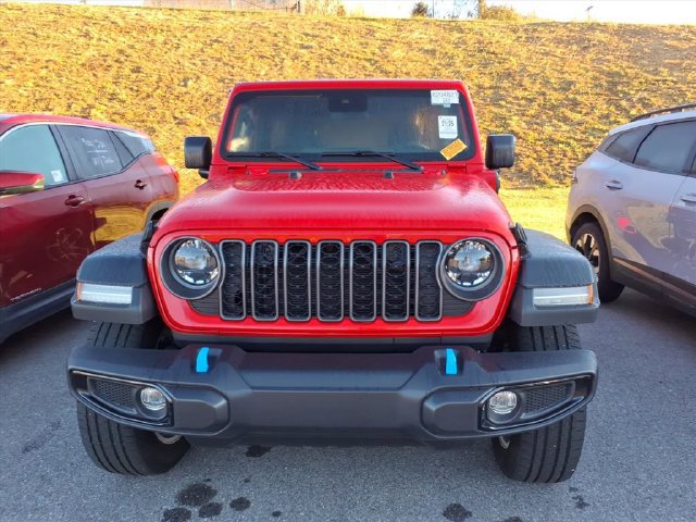 Used 2024 Jeep Wrangler Unlimited w/ Dual Top Group AWD/4WD image 12
