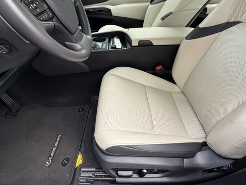 Used 2025 Lexus ES 300h w/ Premium Package FWD image 16