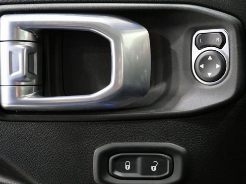 Used 2021 Jeep Wrangler Unlimited Rubicon w/ Xtreme Recon 35" Tire Package image 14