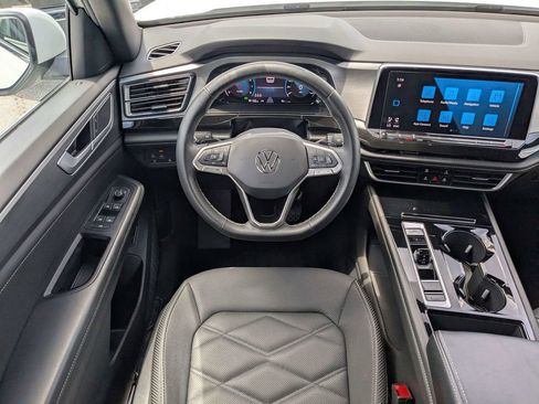 Used 2025 Volkswagen Atlas Cross Sport SE FWD image 16