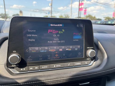 Used 2025 Nissan Rogue SV FWD image 19