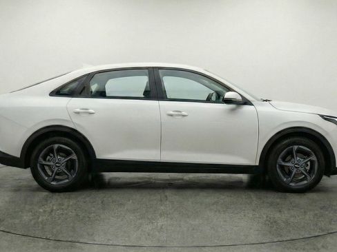 Used 2025 Kia K4 LXS image 11