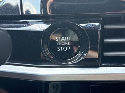 Certified 2025 Nissan Pathfinder SV w/ Black Appearance Package AWD/4WD image 24