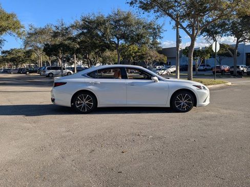 Used 2025 Lexus ES 300h w/ Premium Package image 4