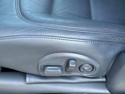 Used 2000 Cadillac De Ville w/ Comfort/Convenience Pkg FWD image 30