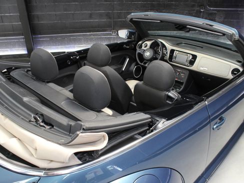 Used 2018 Volkswagen Beetle 2.0T S image 42