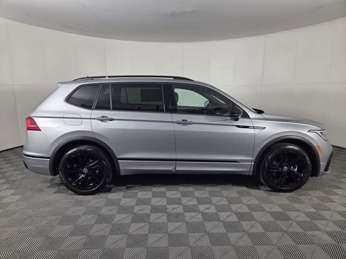 Used 2023 Volkswagen Tiguan SE R-Line FWD image 4