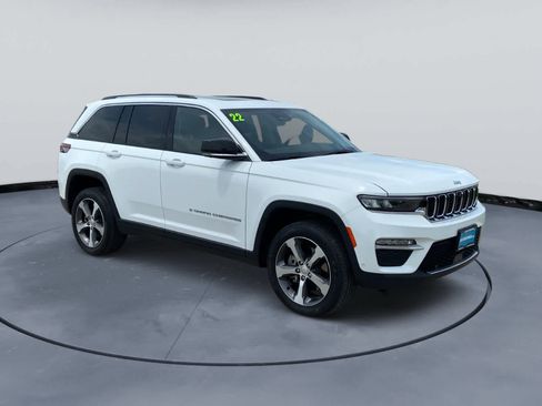 Used 2022 Jeep Grand Cherokee Limited 4xe w/ Luxury Tech Group II AWD/4WD image 8