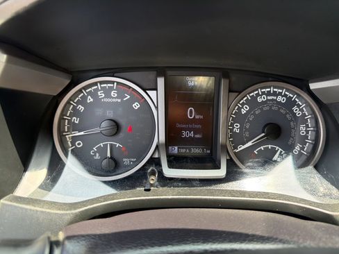 Used 2016 Toyota Tacoma SR5 w/ Towing Package AWD/4WD image 15