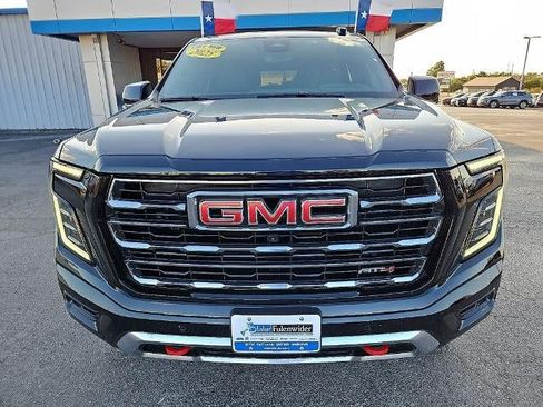 Used 2025 GMC Yukon AT4 w/ AT4 Premium Plus Package AWD/4WD image 12