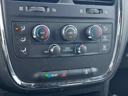Used 2020 Dodge Grand Caravan SE FWD image 11