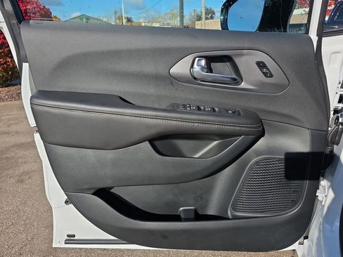 New 2026 Chrysler Pacifica Select image 28