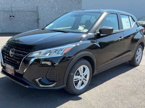 New 2025 Nissan Kicks Play S image 3