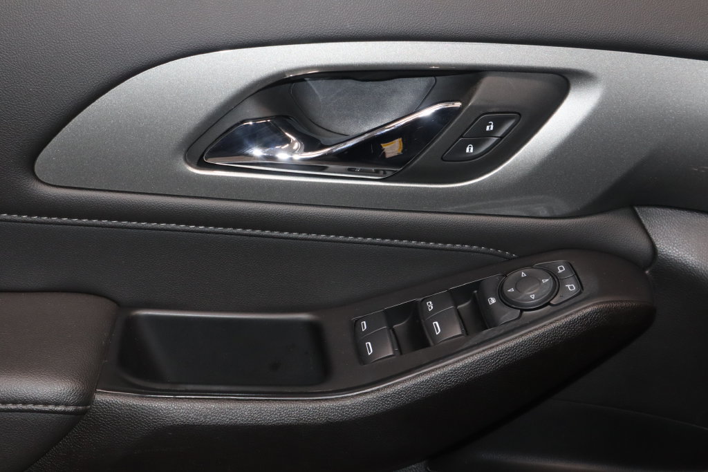 Used 2023 Chevrolet Traverse LT AWD/4WD image 17