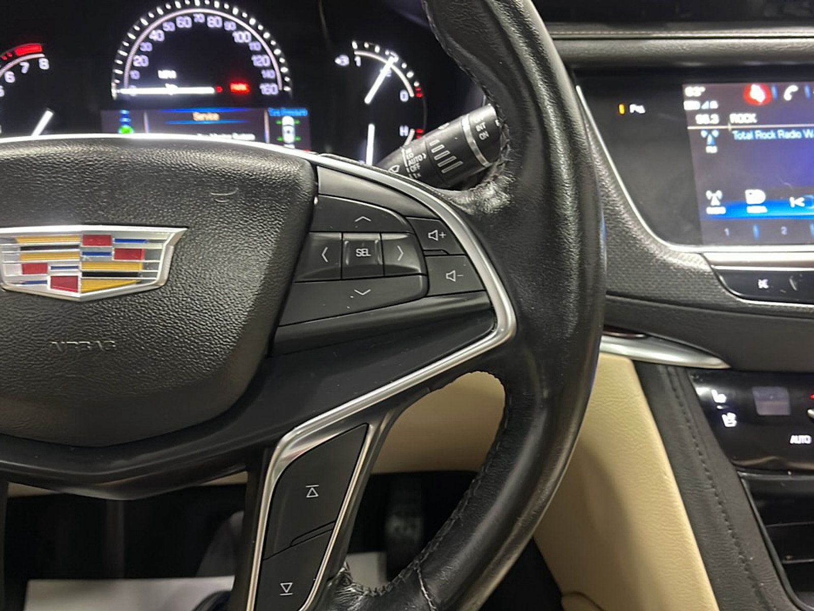 Used 2019 Cadillac XT5 Premium Luxury FWD image 6