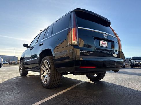 Used 2015 Cadillac Escalade Premium image 12