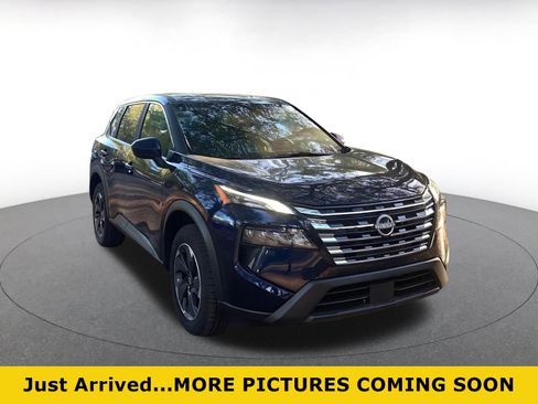 Used 2025 Nissan Rogue SV image 1