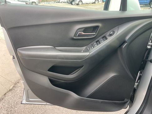 Used 2017 Chevrolet Trax LS image 23