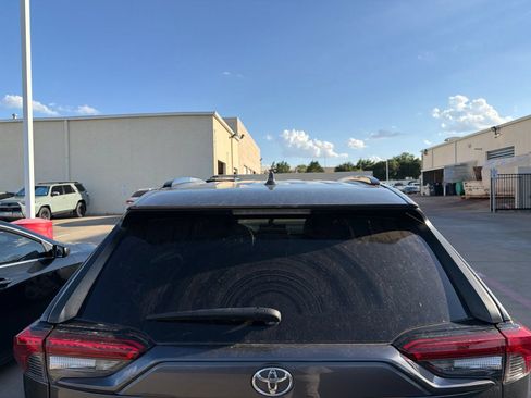 Used 2019 Toyota RAV4 LE FWD image 14